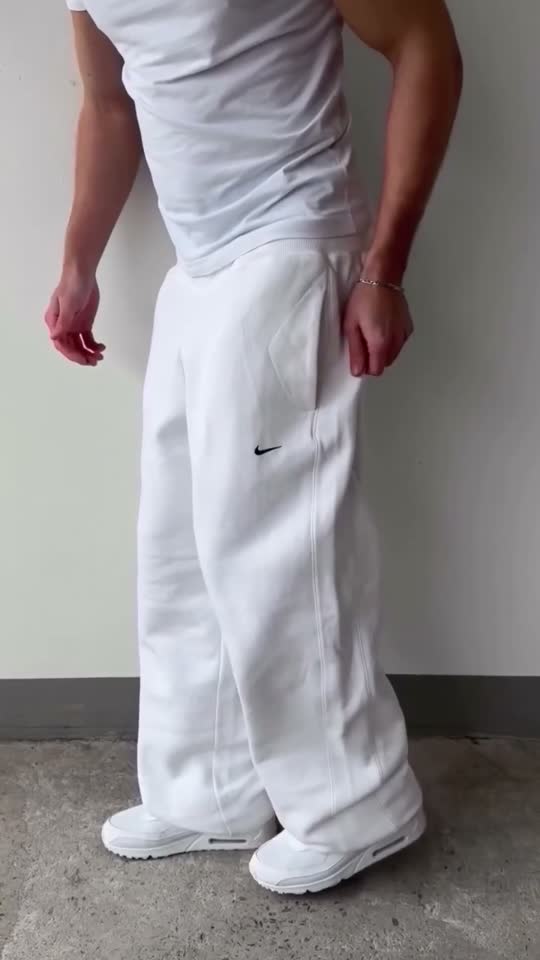 ภาพกางเกงขากว้างทรงโปรดตอนใส่จริง